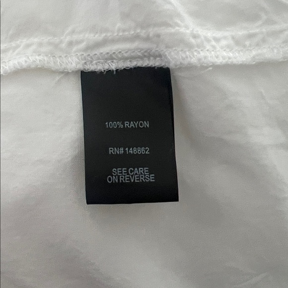 Torrid White V-Neck Button-Up Blouse ๐ - Picture 3 of 5